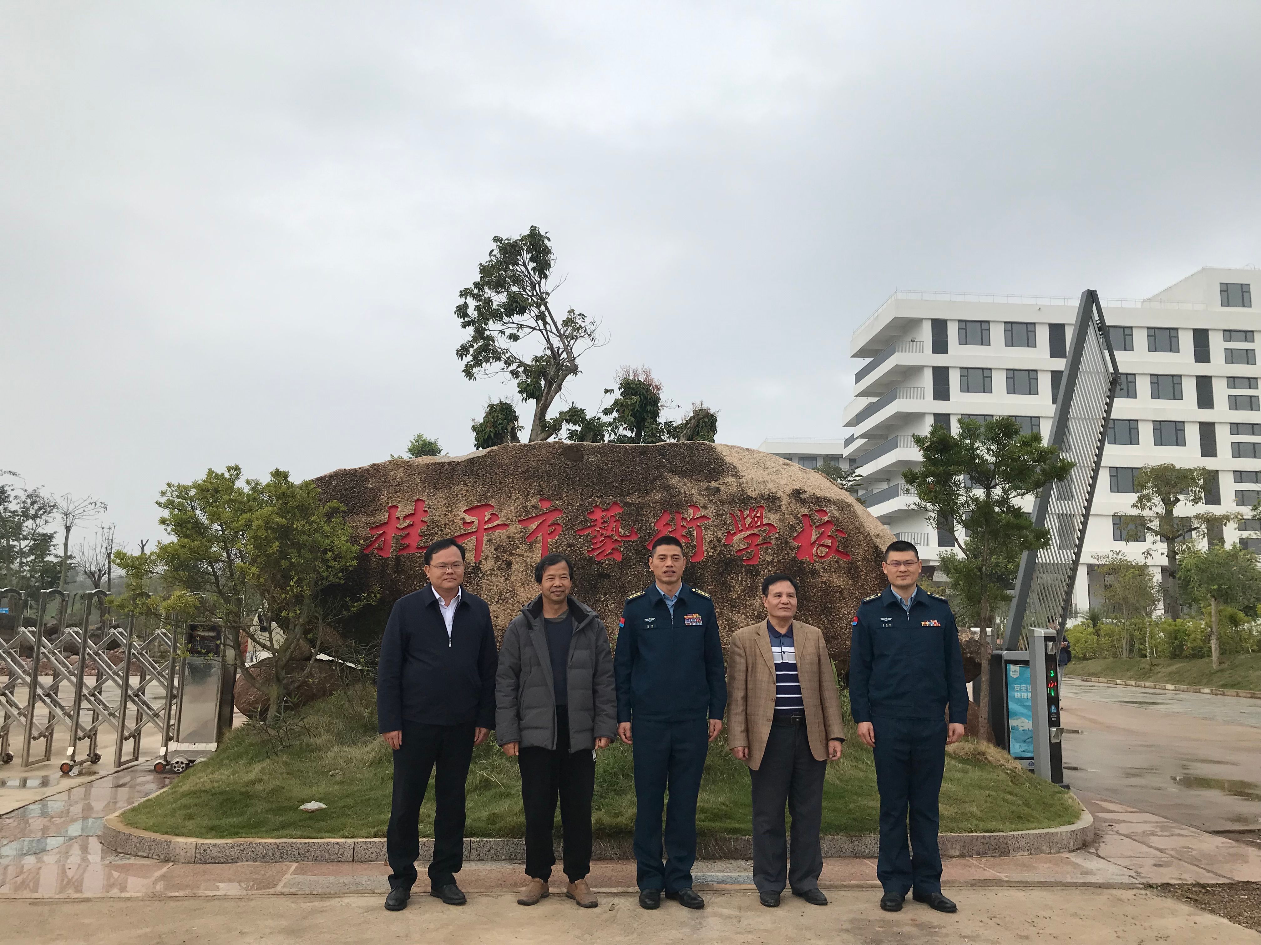 部队首长到我校指导工作丨 宝威体育,宝威(中国)  丨一方水土养育一代人。军民鱼水情，让我们的家园充满阳光、充满生机、充满希望！