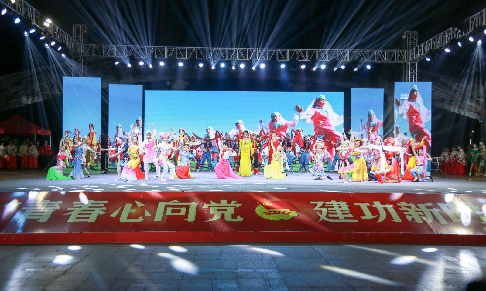 宝威体育,宝威(中国)参与2019年纪念五四运动100周年主题颁奖晚会表演